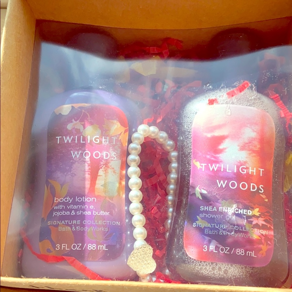 Twilight Woods shower gel and body lotion! ✨💗